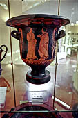 Agrigento - La valle dei templi. Museo Archeologico. Vaso a figure nere e rosse. 